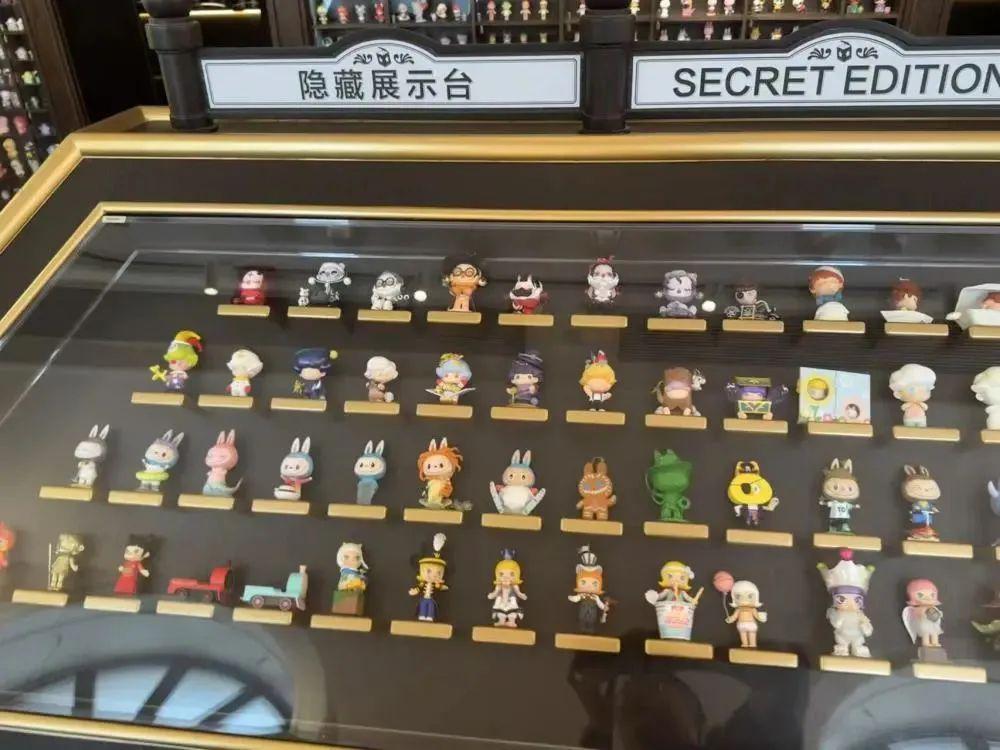 拉布布為什么這么火爆？揭秘Labubu從反差萌設(shè)計到盲盒營銷，Z世代為何為它瘋狂買單？-第1張圖片-文巢好物